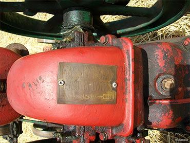 Massey-Harris hit-n-miss engine - 2 HP